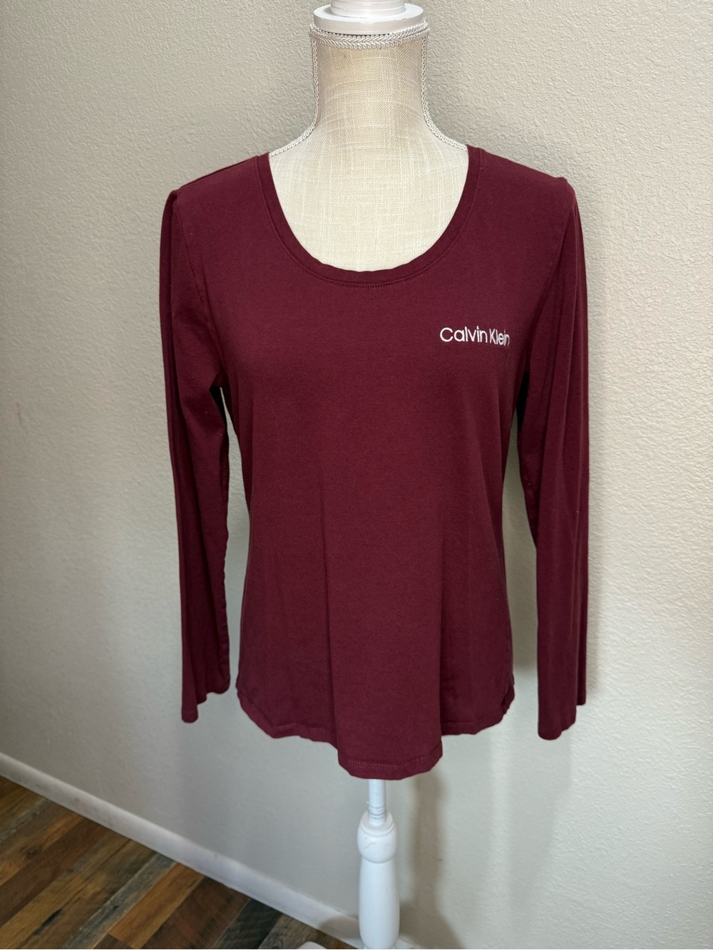 Calvin Klein Sleepwear Women's Long-Sleeve Scoop Neck Top - Burgundy - Size LG